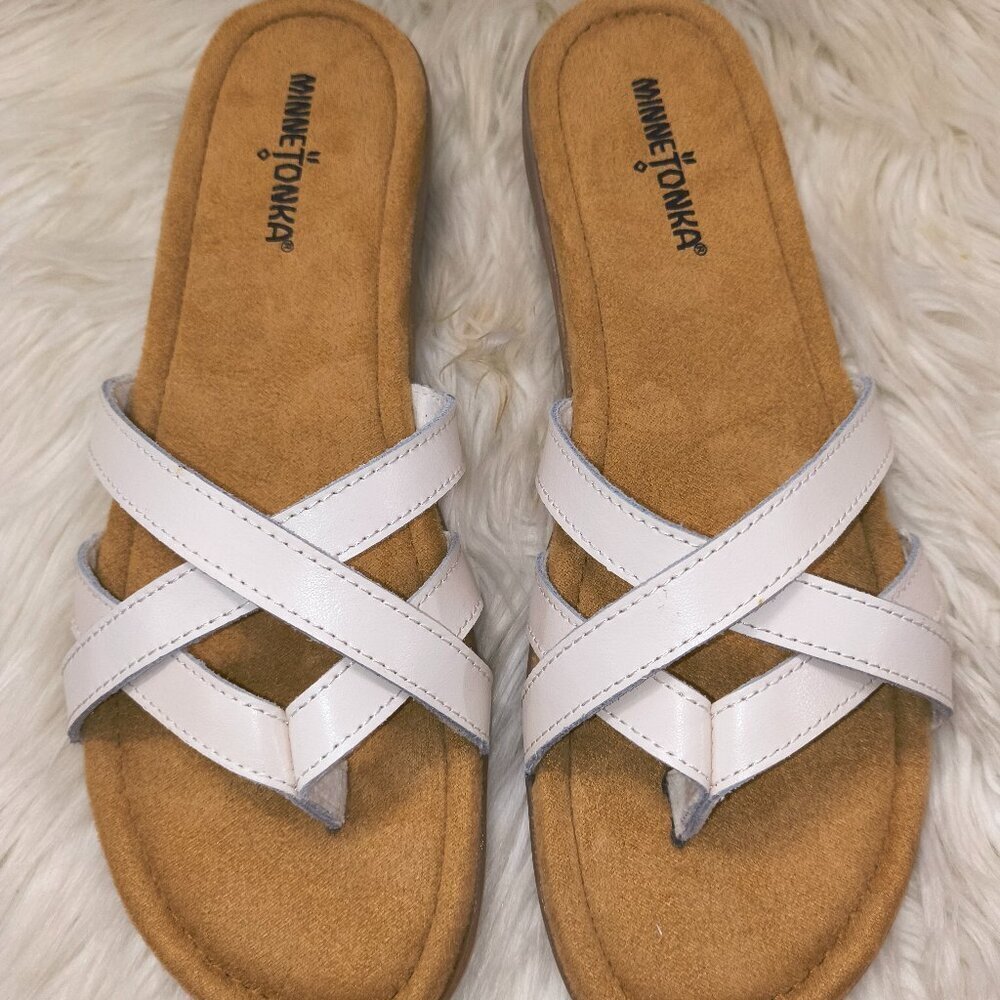 NIB Women's Minnetonka sunny leather flip flop thong sandals - Size 10 Narrow